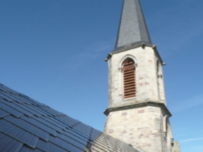 L’église ne tombe pas dans les panneaux