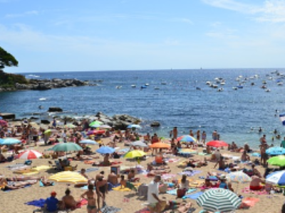 Arrêtés “anti-burkini” : l’APVF publie une note destinée aux élus des petites villes pour clarifier l’état du droit