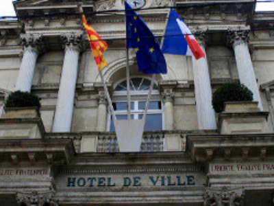 Pour le Sénat, l’heure est venue de “laisser respirer les territoires”