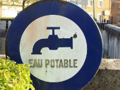 Service public d’eau potable : le Sénat allège les contraintes imposées aux élus locaux